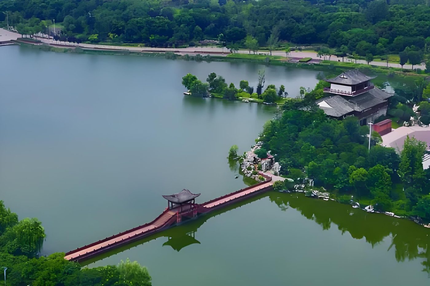 湖岸风光
